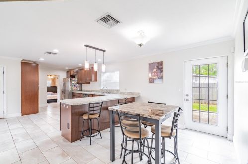 8062 54th St, Pinellas Park, FL 33781-2333