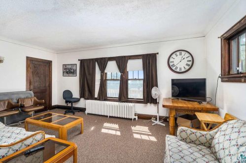 1111 6th St, Duluth, MN 55805-2235