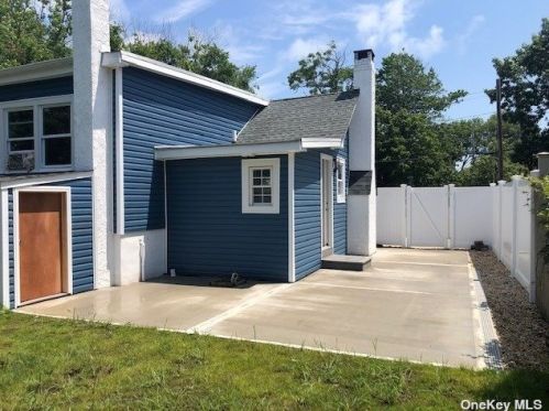 364 Vanderbilt Blvd, Oakdale NY  11769-2038 exterior