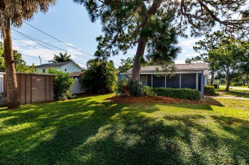 5933 15th Ave, Saint Petersburg FL  33707-3305 exterior