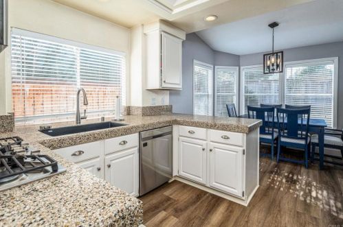 1325 Linsay Pl, Escondido CA  92026-3606 exterior