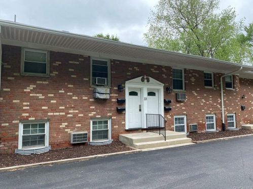 33 Alpine Dr, New Hamburg, NY 12590-5233