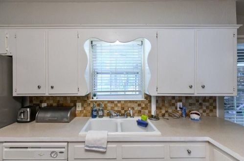 5617 Wedgmont Cir, Fort Worth TX  76133-2801 exterior