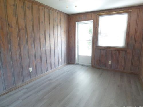 6 Ridgeland Cir, Wallingford CT  06492-2121 exterior