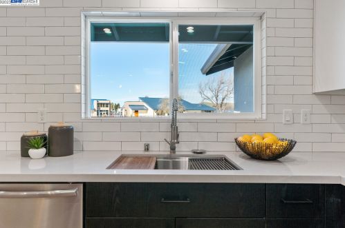 7298 Tamarack Dr, Pleasanton CA  94568-1749 exterior