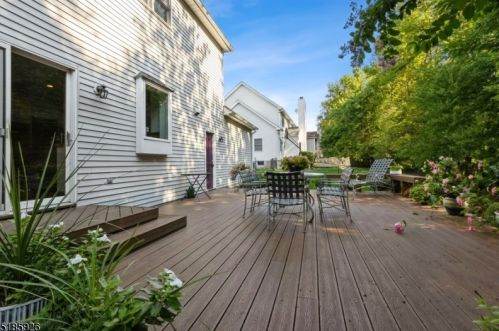 5 Shirewood Dr, Scotch Plains NJ 07076-2513 exterior