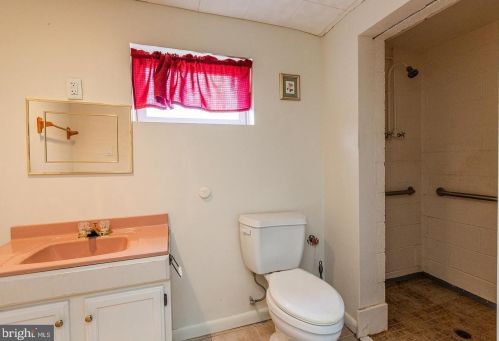 130 Delp Rd, Lancaster PA  17601-3906 exterior