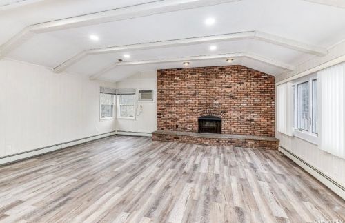 4 Flint Ln, Muttontown NY  11753-2611 exterior