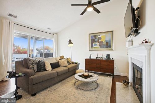 7604 Lakeside Village Dr, Falls Church VA  exterior