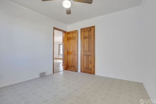 5 Ellwood Rd, East Brunswick NJ  08816-3001 exterior