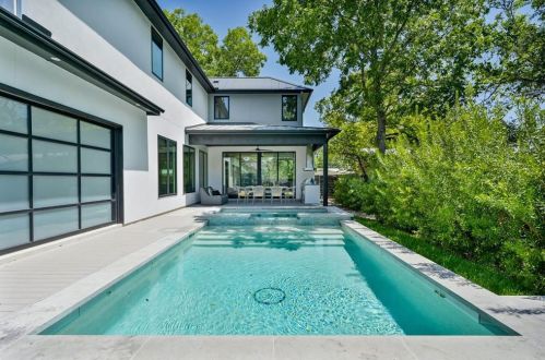 2019 Brentwood St, Austin TX  78752-4105 exterior