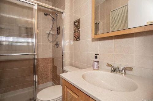 8 Terrace Rd, Airmont NY  10901-1721 exterior