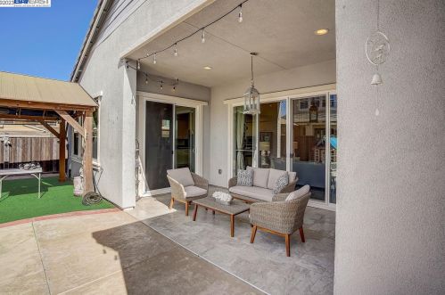 70 Thunder Bay Ct, West Pittsburg CA  94565-7924 exterior