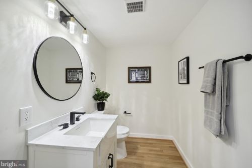 5010 Brooks St, Washington DC  20019-5318 exterior