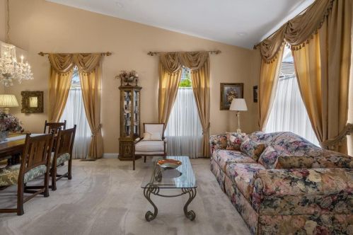 860 Valley Oak Dr, Hollister CA  95023-9155 exterior