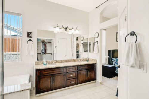 9247 Brown Rd, Elk Grove CA  95624-3917 exterior