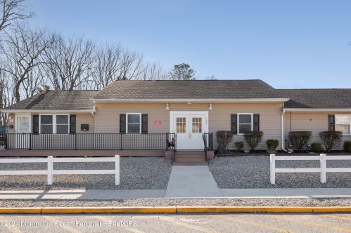 1078 Lizzies Ct, Bricktown NJ  08724-7172 exterior