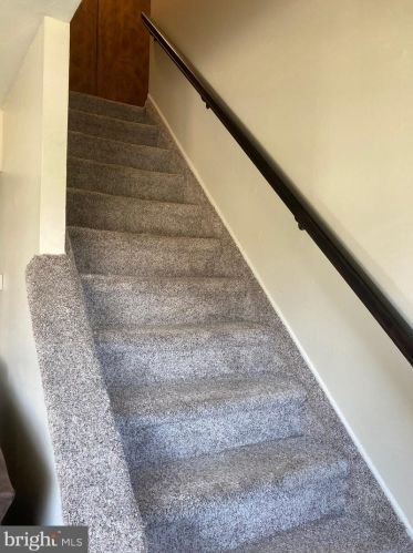 3 Dewar Dr, Trenton NJ 08620-2435 exterior