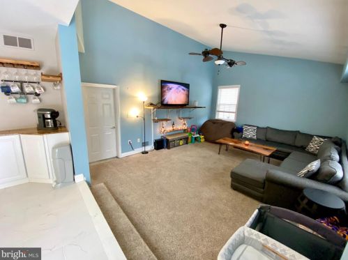 255 Shetland Dr, New Castle DE  19720-8832 exterior