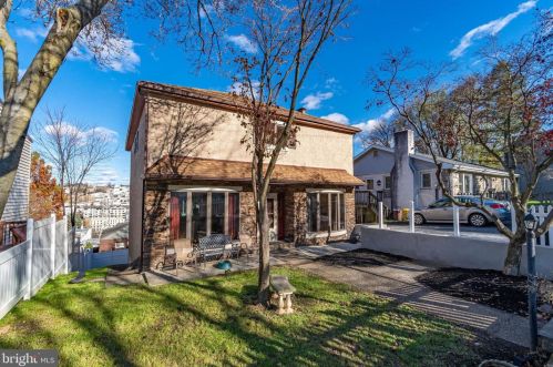55 Price St, Cynwyd, PA 19004-1824