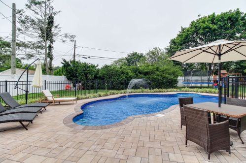 221 Spiral Rd, Holtsville, NY 11742-2237