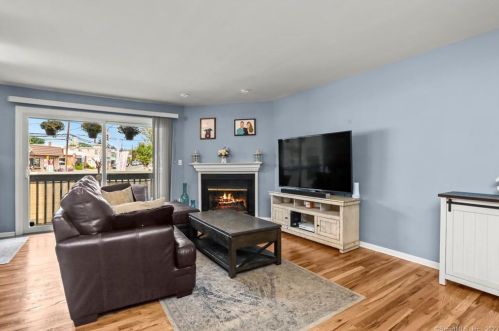 291 Hope St, Stamford, CT 06906-1632