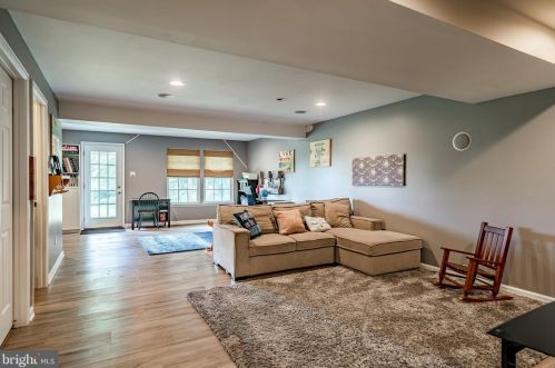 155 Fawn Dr, Gilbertsville PA  19525-8103 exterior