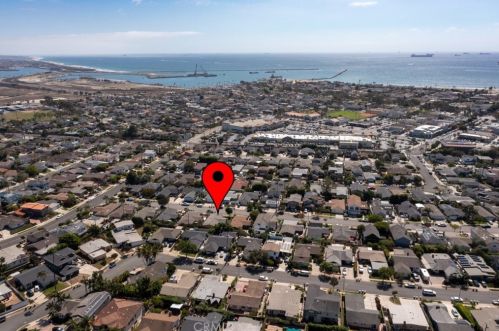 1045 Driftwood Ave, Seal Beach, CA 90740-5824