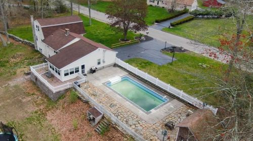 32 Elvira Hts, Putnam CT  06260-2500 exterior