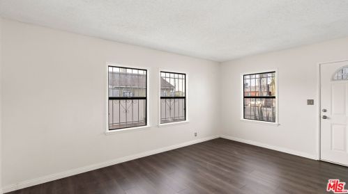 540 Palm St, Compton, CA 90220-3033
