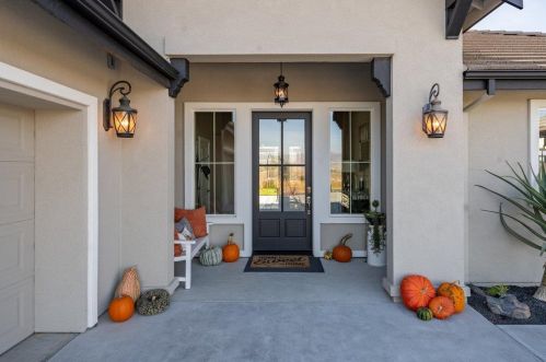4025 Ashford Cir, Hollister CA  95023-8966 exterior
