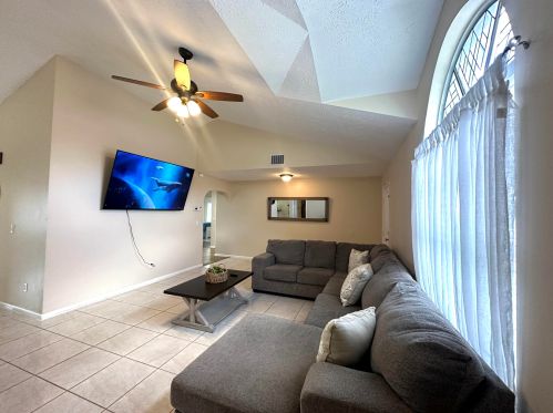 2062 Floresta Dr, Fort Pierce FL  34984-4706 exterior