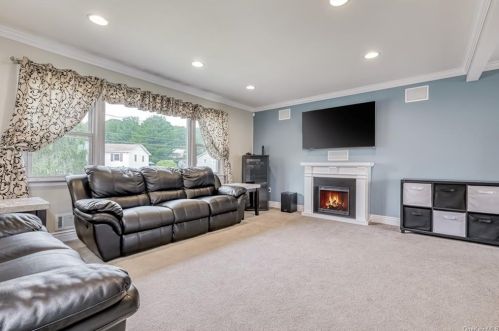 22 Hickory Ln, Garnerville NY  10923-1906 exterior