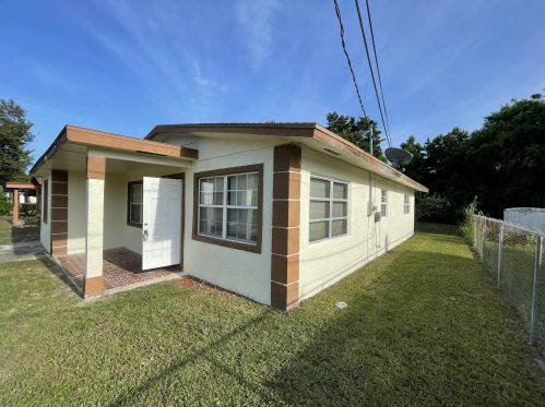 2801 Avenue, Fort Pierce FL  34947-2623 exterior