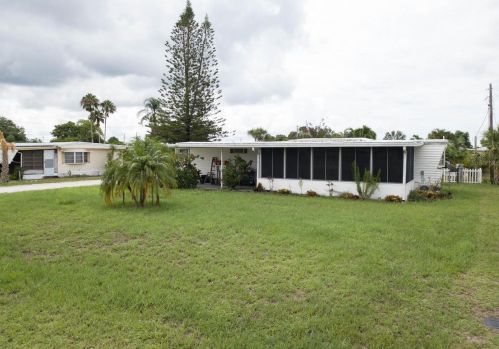 4743 Sandpiper Dr, Saint James City FL  33956-2810 exterior