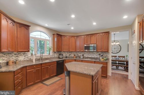 15575 Kelley Farm Ct, Woodbridge VA  22193-5784 exterior