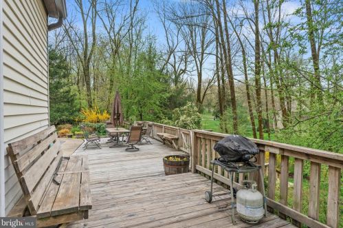 4 Stephen Dr, Glen Mills PA  19342-8803 exterior
