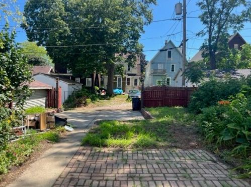 1228 32, Milwaukee WI 53208-2943 exterior