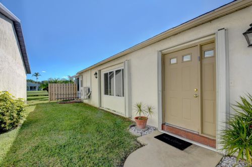 5136 Mirror Lk Blvd, Boynton Beach FL  33472-1211 exterior