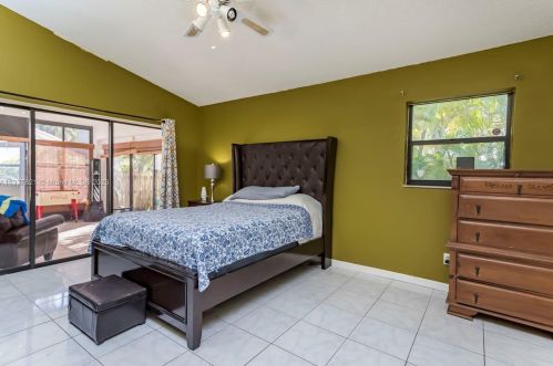 216 9th St, Dania Beach FL  33004-4439 exterior