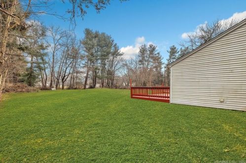 21 Lake Rd, Woodbury CT  06798-2326 exterior
