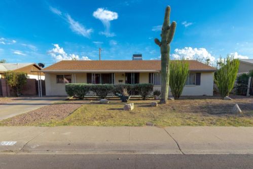 6315 Rose Ln, Glendale, AZ 85301-4318