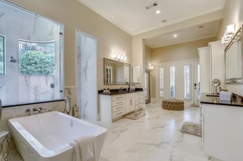 4700 Tour 18 Dr, Lewisville TX  75022-6450 exterior