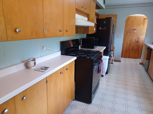 2112 Hoeschler Dr, La Crosse, WI 54601-6813