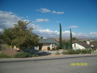 17832 Sycamore St, Hesperia, CA 92345-5045