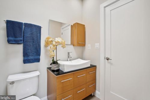 712 Kenyon St, Washington DC  20010-1522 exterior