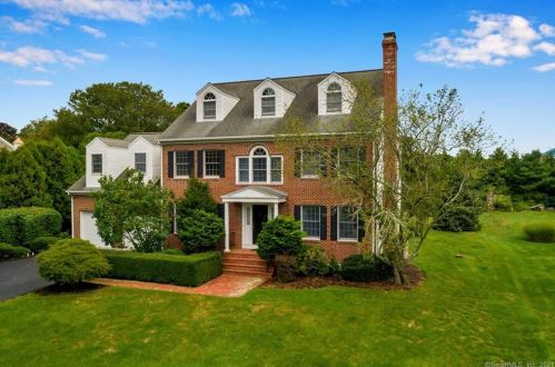 4 Spinnaker Rd, Waterford, CT 06385-3716