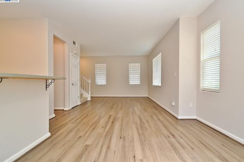 769 Plantation Ln, Hayward, CA 94544-1676