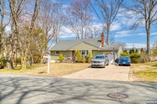 45 Mills Ave, Norwood, NJ 07648-1722