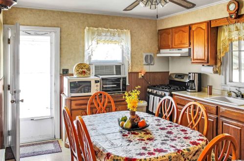 564 Fulton Ave, North Lindenhurst, NY 11757-3445